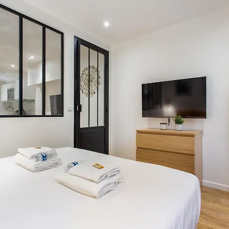 Bright And Cosy Sacre Coeur Apartment Paris